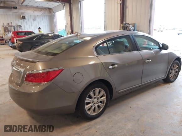 ✅ 2011 Buick LaCrosse CX • VIN: 1G4GA5EC0BF232668 • Lot: 43592615. Wystawiony na IAAI z przebiegiem 124 001 mil. Bezpłatny archiwum sprzedaży aukcyjnych z USA i szczegółowy raport historii pojazdu na DreamBid. Zdjęcie 4.