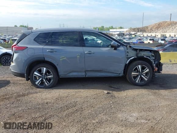 ✅ 2025 Nissan Rogue SL • VIN: JN8BT3CB7SW153901 • Lot: 42217764. Listed on IAAI with 3,322 mi. Free auction sales archive from the USA and detailed vehicle history report at DreamBid. Image 13.