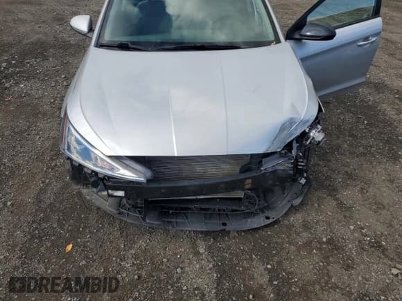 ✅ 2019 Hyundai Elantra SE • VIN: 5NPD74LF1KH451822 • Lot: 91448405. Listed on Copart with 52,879 mi. Free auction sales archive from the USA and detailed vehicle history report at DreamBid. Image 11.