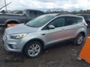 ✅ 2018 Ford Escape SE • VIN: 1FMCU9GDXJUB61928 • Лот: 43806248. Опубликован ранее на IAAI с пробегом 196 919 миль. Бесплатный доступ к архиву аукционных продаж из США и подробный отчёт об истории автомобиля на DreamBid. Изображение 14.
