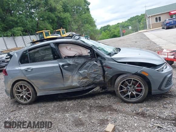 ✅ 2023 Volkswagen Golf GTI SE • VIN: WVW2A7CD0PW117839 • Лот: 42523359. Опубликован ранее на IAAI с пробегом 27 908 миль. Бесплатный доступ к архиву аукционных продаж из США и подробный отчёт об истории автомобиля на DreamBid. Изображение 13.