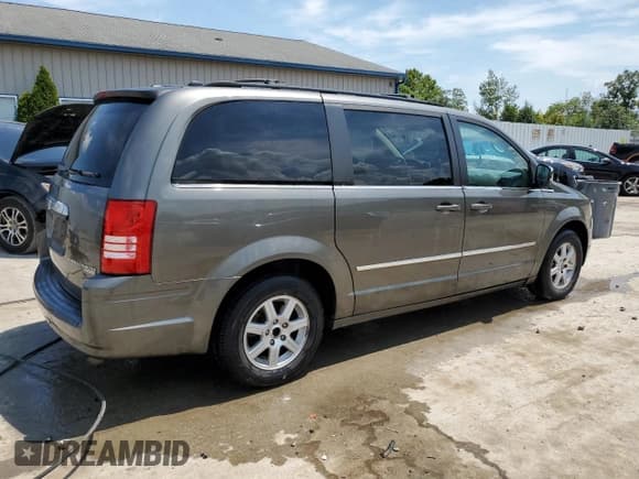 ✅ 2010 Chrysler Town & Country Touring Plus • VIN: 2A4RR8DX9AR368326 • Lot: 68322115. Wystawiony na Copart z przebiegiem 309 474 mil. Bezpłatny archiwum sprzedaży aukcyjnych z USA i szczegółowy raport historii pojazdu na DreamBid. Zdjęcie 3.
