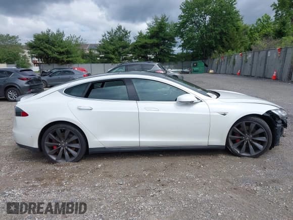 ✅ 2015 Tesla Model S 85D • VIN: 5YJSA1H41FF082379 • Lot: 42321001. Listed on IAAI with 109,465 mi. Free auction sales archive from the USA and detailed vehicle history report at DreamBid. Image 14.