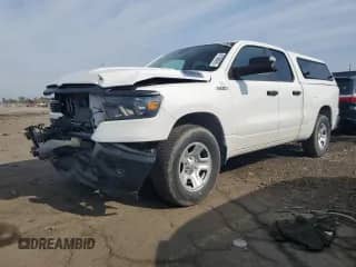 2023 Ram 1500 Tradesman z VIN 1C6RRFCG6PN517056, wystawiony jako Copart lot #81208685 z przebiegiem 32 046 mil mil oraz Czysty tytuł • Clean title. Historia ofert i sprzedaży dostępna na DreamBid. Obrazek 1.