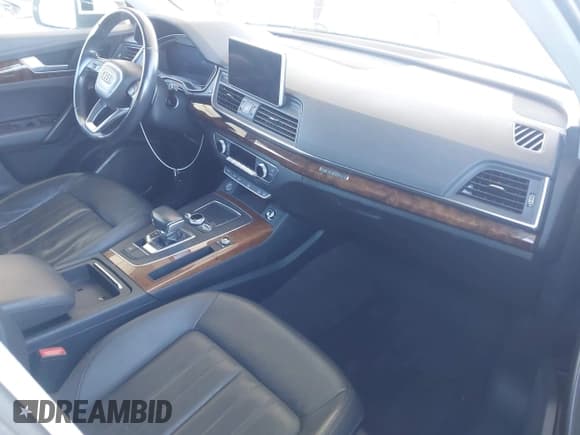 ✅ 2018 Audi Q5 Premium Plus • VIN: WA1BNAFY3J2007604 • Lot: 43451006. Wystawiony na IAAI z przebiegiem 120 424 mil. Bezpłatny archiwum sprzedaży aukcyjnych z USA i szczegółowy raport historii pojazdu na DreamBid. Zdjęcie 5.