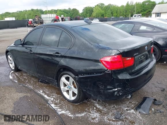 ✅ 2013 BMW 3 Series 320i xDrive • VIN: WBA3C3C55DF982704 • Lot: 42129268. Wystawiony na IAAI z przebiegiem 112 318 mil. Bezpłatny archiwum sprzedaży aukcyjnych z USA i szczegółowy raport historii pojazdu na DreamBid. Zdjęcie 3.