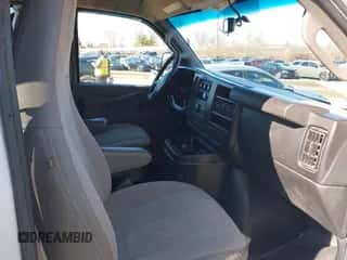 2018 Chevrolet Express Passenger LT с VIN 1GAZGPFGXJ1326392, выставлен на аукционе IAAI как лот 41591765 с пробегом 350 366 миль миль и . История ставок и продаж доступна на DreamBid. Изображение 5.