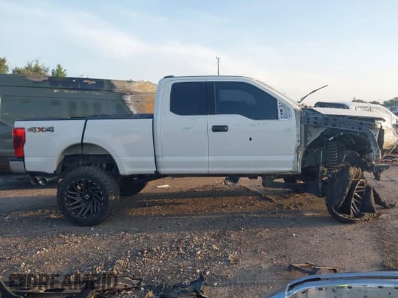 ✅ 2020 Ford F-250 XL • VIN: 1FT7X2B65LED06531 • Lot: 42731563. Wystawiony na IAAI z przebiegiem 33 613 mil. Bezpłatny archiwum sprzedaży aukcyjnych z USA i szczegółowy raport historii pojazdu na DreamBid. Zdjęcie 14.