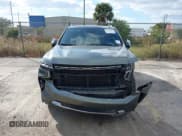 ✅ 2023 Chevrolet Suburban Premier • VIN: 1GNSKFKD7PR442938 • Lot: 43634597. Wystawiony na IAAI z przebiegiem 60 130 mil. Bezpłatny archiwum sprzedaży aukcyjnych z USA i szczegółowy raport historii pojazdu na DreamBid. Zdjęcie 12.