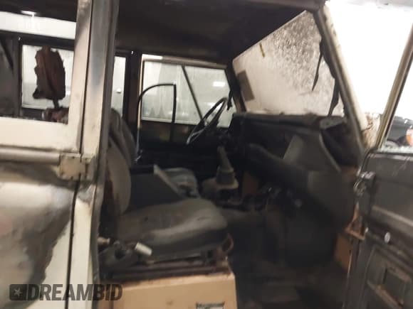 ✅ 1983 Land Rover Defender • VIN: SALLDHAG8AA190593 • Lot: 42166804. Listed on IAAI with Not provided. Free auction sales archive from the USA and detailed vehicle history report at DreamBid. Image 5.