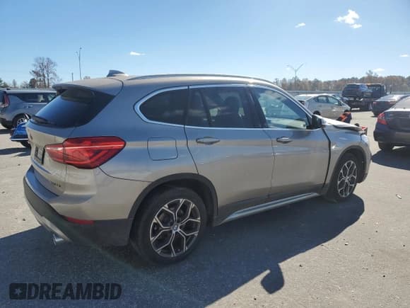 ✅ 2022 BMW X1 xDrive28i • VIN: WBXJG9C06N5V09636 • Lot: 92097425. Wystawiony na Copart z przebiegiem 10 290 mil. Bezpłatny archiwum sprzedaży aukcyjnych z USA i szczegółowy raport historii pojazdu na DreamBid. Zdjęcie 3.