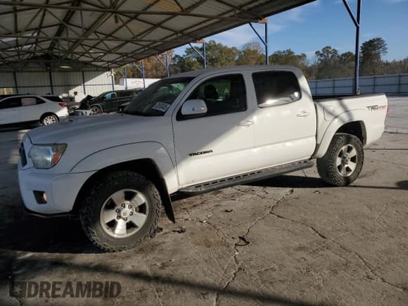 ✅ 2015 Toyota Tacoma • VIN: 3TMLU4EN2FM182321 • Lot: 92693405. Listed on Copart with 214,806 mi. Free auction sales archive from the USA and detailed vehicle history report at DreamBid. Image 1.