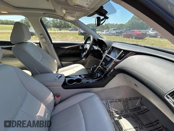 ✅ 2019 Infiniti Q50 Luxe • VIN: JN1EV7AP5KM512847 • Lot: 53725145. Wystawiony na Copart z przebiegiem 88 787 mil. Bezpłatny archiwum sprzedaży aukcyjnych z USA i szczegółowy raport historii pojazdu na DreamBid. Zdjęcie 5.
