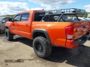 ✅ 2017 Toyota Tacoma TRD Sport • VIN: 3TMCZ5AN1HM084512 • Lot: 43363878. Wystawiony na IAAI z przebiegiem 51 138 mil. Bezpłatny archiwum sprzedaży aukcyjnych z USA i szczegółowy raport historii pojazdu na DreamBid. Zdjęcie 3.