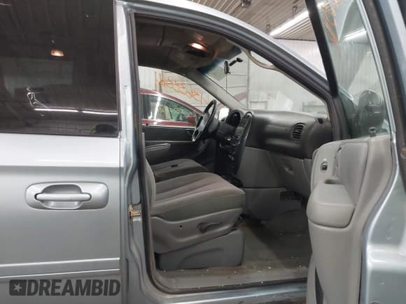 ✅ 2005 Dodge Caravan SXT • VIN: 2D4GP44L65R581395 • Lot: 43633314. Wystawiony na IAAI z przebiegiem 184 671 mil. Bezpłatny archiwum sprzedaży aukcyjnych z USA i szczegółowy raport historii pojazdu na DreamBid. Zdjęcie 5.