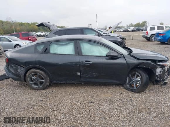 ✅ 2025 Kia K4 LXS • VIN: 3KPFT4DE5SE173506 • Lot: 43262889. Listed on IAAI with 1,172 mi. Free auction sales archive from the USA and detailed vehicle history report at DreamBid. Image 14.