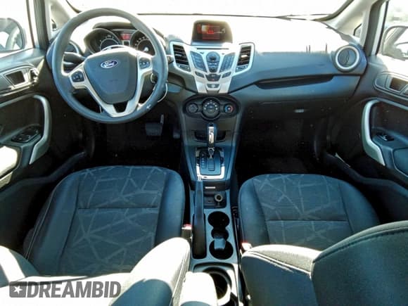 ✅ 2013 Ford Fiesta SE • VIN: 3FADP4BJ2DM137007 • Lot: 82322775. Wystawiony na Copart z przebiegiem 21 123 mil. Bezpłatny archiwum sprzedaży aukcyjnych z USA i szczegółowy raport historii pojazdu na DreamBid. Zdjęcie 8.