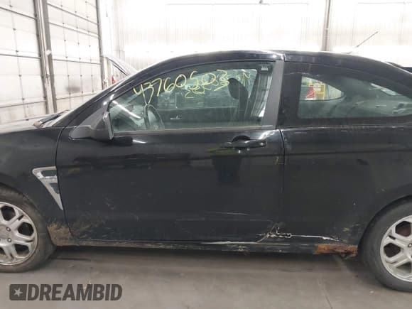 ✅ 2008 Ford Focus SE • VIN: 1FAHP33N58W146139 • Lot: 43760503. Wystawiony na IAAI z przebiegiem 191 727 mil. Bezpłatny archiwum sprzedaży aukcyjnych z USA i szczegółowy raport historii pojazdu na DreamBid. Zdjęcie 14.