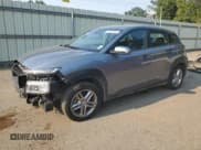 ✅ 2021 Hyundai Kona SE • VIN: KM8K12AA9MU645880 • Лот: 74723704. Опубликован ранее на Copart с пробегом 72 663 миль. Бесплатный доступ к архиву аукционных продаж из США и подробный отчёт об истории автомобиля на DreamBid. Изображение 1.