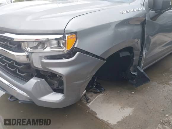 2026 Chevrolet Silverado 1500 LT z VIN 3GCUKDED5TG116874, wystawiony jako IAAI lot #43568713 z przebiegiem 1 845 mil mil oraz . Historia ofert i sprzedaży dostępna na DreamBid. Obrazek 6.