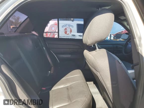 ✅ 2011 Ford Police Interceptor • VIN: 2FABP7BV7BX182781 • Lot: 71136475. Wystawiony na Copart z przebiegiem 152 058 mil. Bezpłatny archiwum sprzedaży aukcyjnych z USA i szczegółowy raport historii pojazdu na DreamBid. Zdjęcie 10.