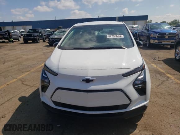 ✅ 2023 Chevrolet Bolt EV 1LT • VIN: 1G1FW6S09P4121713 • Lot: 62296664. Wystawiony na Copart z przebiegiem Nie podano. Bezpłatny archiwum sprzedaży aukcyjnych z USA i szczegółowy raport historii pojazdu na DreamBid. Zdjęcie 5.