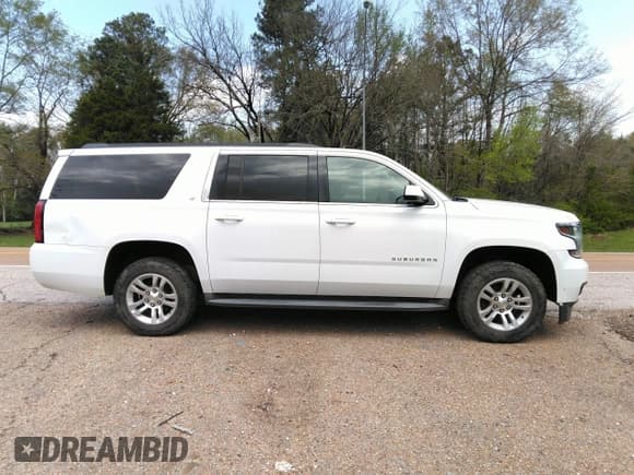 ✅ 2015 Chevrolet Suburban LT • VIN: 1GNSCJKC6FR229260 • Lot: 41974363. Wystawiony na IAAI z przebiegiem 251 395 mil. Bezpłatny archiwum sprzedaży aukcyjnych z USA i szczegółowy raport historii pojazdu na DreamBid. Zdjęcie 13.