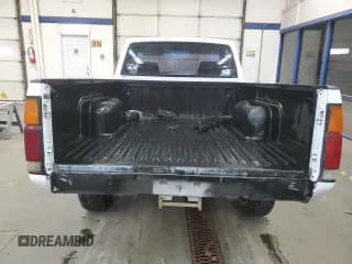 ✅ 1986 Nissan Hardbody E • VIN: JN6ND11S8GW026883 • Lot: 84040874. Wystawiony na Copart z przebiegiem 193 104 mil. Bezpłatny archiwum sprzedaży aukcyjnych z USA i szczegółowy raport historii pojazdu na DreamBid. Zdjęcie 6.