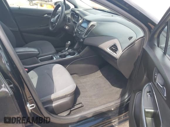 ✅ 2019 Chevrolet Cruze LS • VIN: 1G1BC5SM7K7107532 • Lot: 43222245. Listed on IAAI with 140,995 mi. Free auction sales archive from the USA and detailed vehicle history report at DreamBid. Image 5.