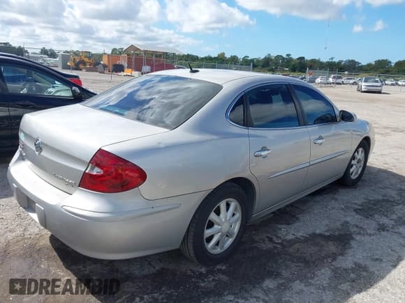 ✅ 2006 Buick LaCrosse CXL • VIN: 2G4WD582161128824 • Lot: 43487625. Listed on IAAI with 197,431 mi. Free auction sales archive from the USA and detailed vehicle history report at DreamBid. Image 4.