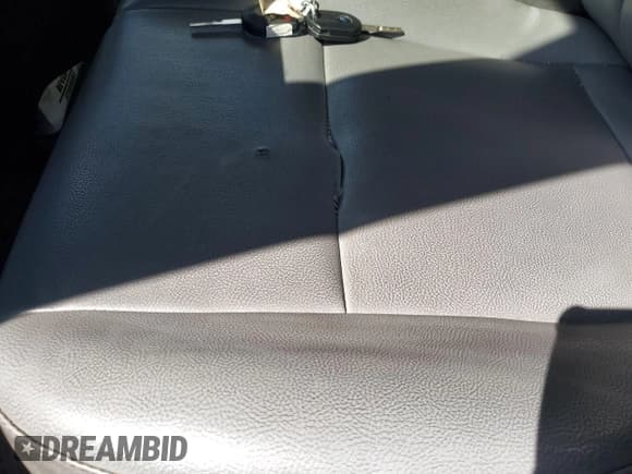 ✅ 2017 Ford Transit • VIN: 1FTYR3XM8HKA15851 • Lot: 42304796. Wystawiony na IAAI z przebiegiem 130 285 mil. Bezpłatny archiwum sprzedaży aukcyjnych z USA i szczegółowy raport historii pojazdu na DreamBid. Zdjęcie 1.