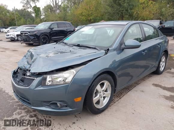2012 Chevrolet Cruze 1LT z VIN 1G1PF5SC5C7240568, wystawiony jako IAAI lot #43441891 z przebiegiem 100 950 mil mil oraz . Historia ofert i sprzedaży dostępna na DreamBid. Obrazek 2.