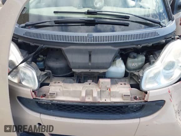 ✅ 2008 Smart fortwo Pure • VIN: WMEEJ31XX8K141630 • Lot: 43710971. Listed on IAAI with 125,470 mi. Free auction sales archive from the USA and detailed vehicle history report at DreamBid. Image 10.