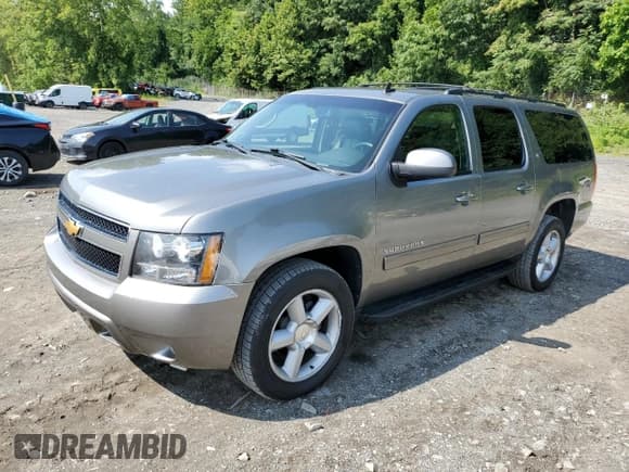 ✅ 2012 Chevrolet Suburban LT • VIN: 1GNSKJE77CR186092 • Lot: 68422084. Wystawiony na Copart z przebiegiem 108 621 mil. Bezpłatny archiwum sprzedaży aukcyjnych z USA i szczegółowy raport historii pojazdu na DreamBid. Zdjęcie 1.