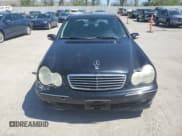 ✅ 2004 Mercedes-Benz C 230 Kompressor • VIN: WDBRF40J04A628791 • Lot: 52890795. Wystawiony na Copart z przebiegiem 247 386 mil. Bezpłatny archiwum sprzedaży aukcyjnych z USA i szczegółowy raport historii pojazdu na DreamBid. Zdjęcie 5.