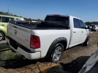 2010 Dodge 1500 Laramie z VIN 1D7RV1CT4AS242290, wystawiony jako Copart lot #74200624 z przebiegiem 158 472 mil mil oraz Szkoda całkowita • Salvage title. Historia ofert i sprzedaży dostępna na DreamBid. Obrazek 3.