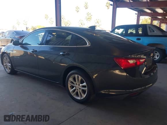 2017 Chevrolet Malibu LT z VIN 1G1ZE5ST9HF188175, wystawiony jako IAAI lot #43536654 z przebiegiem 105 101 mil mil oraz . Historia ofert i sprzedaży dostępna na DreamBid. Obrazek 3.