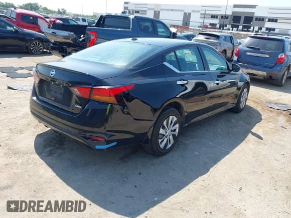✅ 2020 Nissan Altima S • VIN: 1N4BL4BW0LC271433 • Lot: 42938635. Listed on IAAI with 105,739 mi. Free auction sales archive from the USA and detailed vehicle history report at DreamBid. Image 4.
