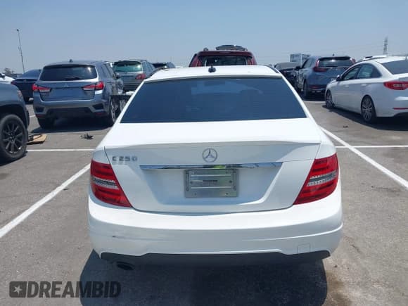 ✅ 2014 Mercedes-Benz C 250 Sport • VIN: WDDGF4HBXER301779 • Lot: 42608675. Listed on IAAI with 135,338 mi. Free auction sales archive from the USA and detailed vehicle history report at DreamBid. Image 15.