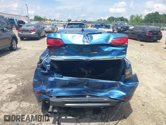 ✅ 2018 Volkswagen Jetta SEL • VIN: 3VWL17AJ0JM236248 • Lot: 42506754. Listed on IAAI with 88,900 mi. Free auction sales archive from the USA and detailed vehicle history report at DreamBid. Image 6.