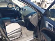 ✅ 2019 Nissan Pathfinder SV • VIN: 5N1DR2MM2KC642006 • Lot: 42301997. Wystawiony na IAAI z przebiegiem 95 716 mil. Bezpłatny archiwum sprzedaży aukcyjnych z USA i szczegółowy raport historii pojazdu na DreamBid. Zdjęcie 5.