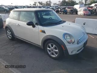 ✅ 2009 MINI Hardtop • VIN: WMWMF33589TW77461 • Lot: 43271476. Wystawiony na IAAI z przebiegiem 121 995 mil. Bezpłatny archiwum sprzedaży aukcyjnych z USA i szczegółowy raport historii pojazdu na DreamBid. Zdjęcie 1.