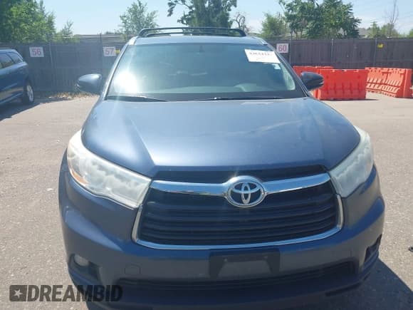 ✅ 2014 Toyota Highlander XLE • VIN: 5TDJKRFH2ES018679 • Lot: 43054339. Listed on IAAI with 164,716 mi. Free auction sales archive from the USA and detailed vehicle history report at DreamBid. Image 6.