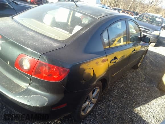 ✅ 2005 Mazda 3 i • VIN: JM1BK12F251293377 • Лот: 41431424. Опубликован ранее на IAAI с пробегом 301 538 миль. Бесплатный доступ к архиву аукционных продаж из США и подробный отчёт об истории автомобиля на DreamBid. Изображение 4.
