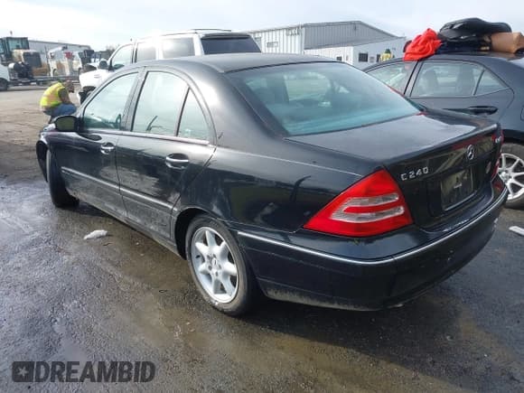 ✅ 2004 Mercedes-Benz C 240 • VIN: WDBRF81J24F470625 • Lot: 43911527. Wystawiony na IAAI z przebiegiem 172 488 mil. Bezpłatny archiwum sprzedaży aukcyjnych z USA i szczegółowy raport historii pojazdu na DreamBid. Zdjęcie 3.