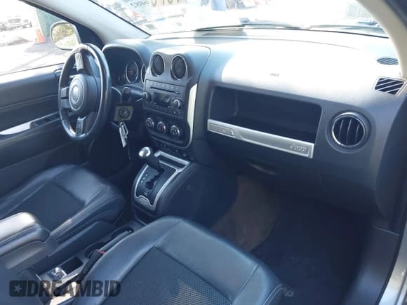 ✅ 2014 Jeep Compass Latitude • VIN: 1C4NJDEB4ED760694 • Lot: 43476082. Wystawiony na IAAI z przebiegiem 88 621 mil. Bezpłatny archiwum sprzedaży aukcyjnych z USA i szczegółowy raport historii pojazdu na DreamBid. Zdjęcie 5.