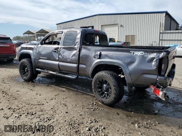 ✅ 2017 Toyota Tacoma SR5 • VIN: 5TFSZ5AN4HX100790 • Lot: 86988525. Listed on Copart with 152,850 mi. Free auction sales archive from the USA and detailed vehicle history report at DreamBid. Image 2.