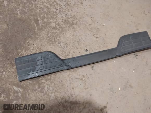 2005 Chevrolet Blazer LS with VIN 1GNCT18X35K100432, listed as a IAAI auction lot 42114887 with 172,765 mi miles and . Bid and sale history available at DreamBid. Image 12.