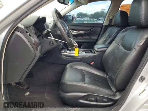 ✅ 2018 Infiniti Q70 Luxe • VIN: JN1BY1AP2JM180663 • Lot: 61358315. Wystawiony na Copart z przebiegiem 110 045 mil. Bezpłatny archiwum sprzedaży aukcyjnych z USA i szczegółowy raport historii pojazdu na DreamBid. Zdjęcie 7.