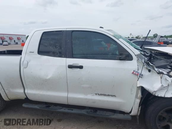 ✅ 2012 Toyota Tundra • VIN: 5TFUW5F16CX225421 • Lot: 42210783. Wystawiony na IAAI z przebiegiem 207 025 mil. Bezpłatny archiwum sprzedaży aukcyjnych z USA i szczegółowy raport historii pojazdu na DreamBid. Zdjęcie 13.